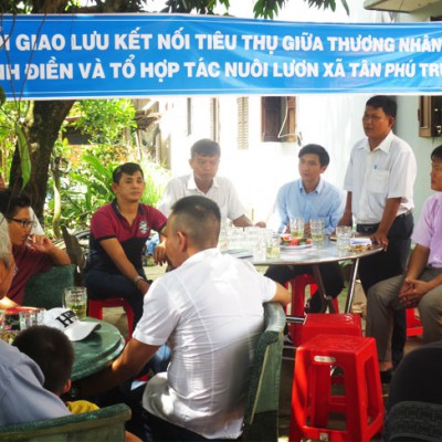 Kết nối giao thương giữa tiểu thương chợ Bình Điền và tổ hợp tác nuôi lươn xã Tân Phú Trung, huyện Củ Chi